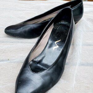 Vintage black leather kitten heel